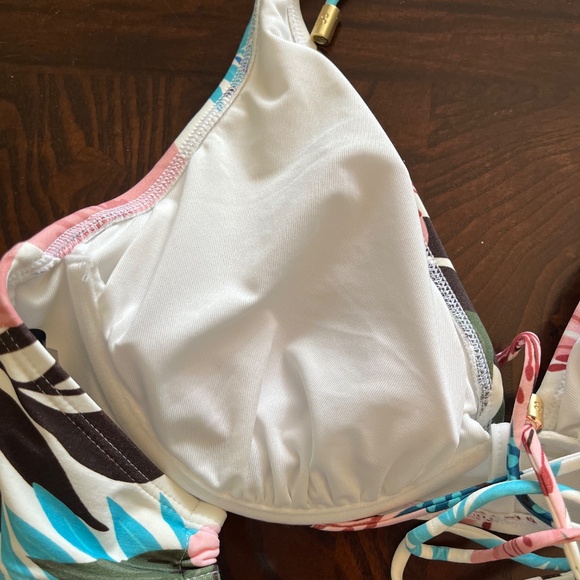 🌺 COCO REEF OPTIMA Halter Bikini Top – Paradise Floral | Size 36/38C - Picture 5 of 9